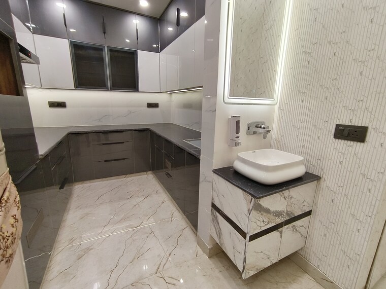 Kitchen, green park 4 Bedroom 300 Sq.Yd. Apartment In Green Park Delhi 10347402