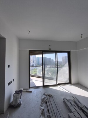 Room in 3.5 BHK Apartment at Gulmohar Road – for Rent