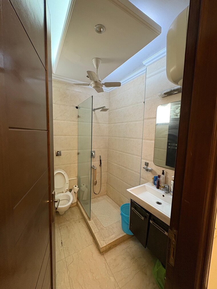 Bathroom, greater kailash i 3 Bedroom 208 Sq.Yd. Builder Floor In Greater Kailash I Delhi 10348238