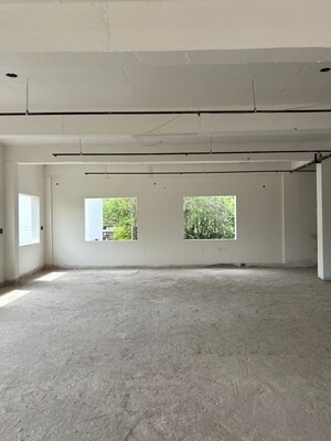 Room in  Showroom at Amar Stat City, Raebareli Road – for Rent