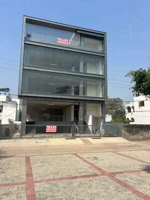  Showroom For Rent in Amar Stat City, Raebareli Road