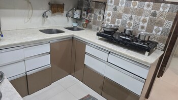 2.5 BHK Flat for Rent in Dadar West, Mumbai