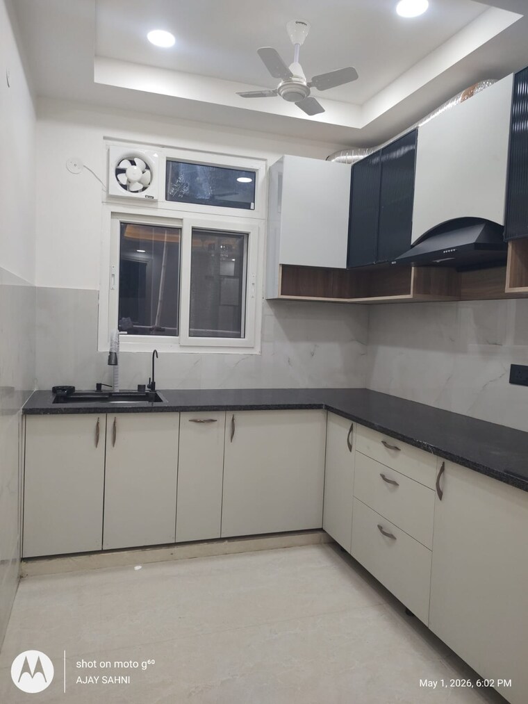 Kitchen, freedom fighters enclave 3 Bedroom 1200 Sq.Ft. Builder Floor In Freedom Fighters Enclave Delhi 10349762