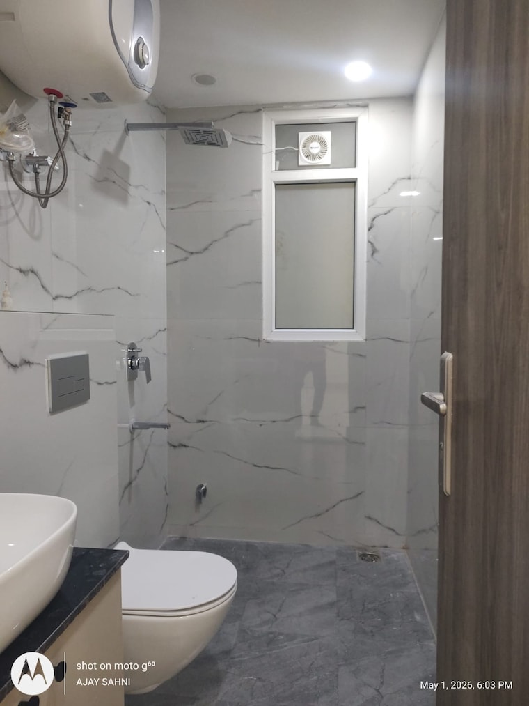 Bathroom, freedom fighters enclave 3 Bedroom 1200 Sq.Ft. Builder Floor In Freedom Fighters Enclave Delhi 10349762
