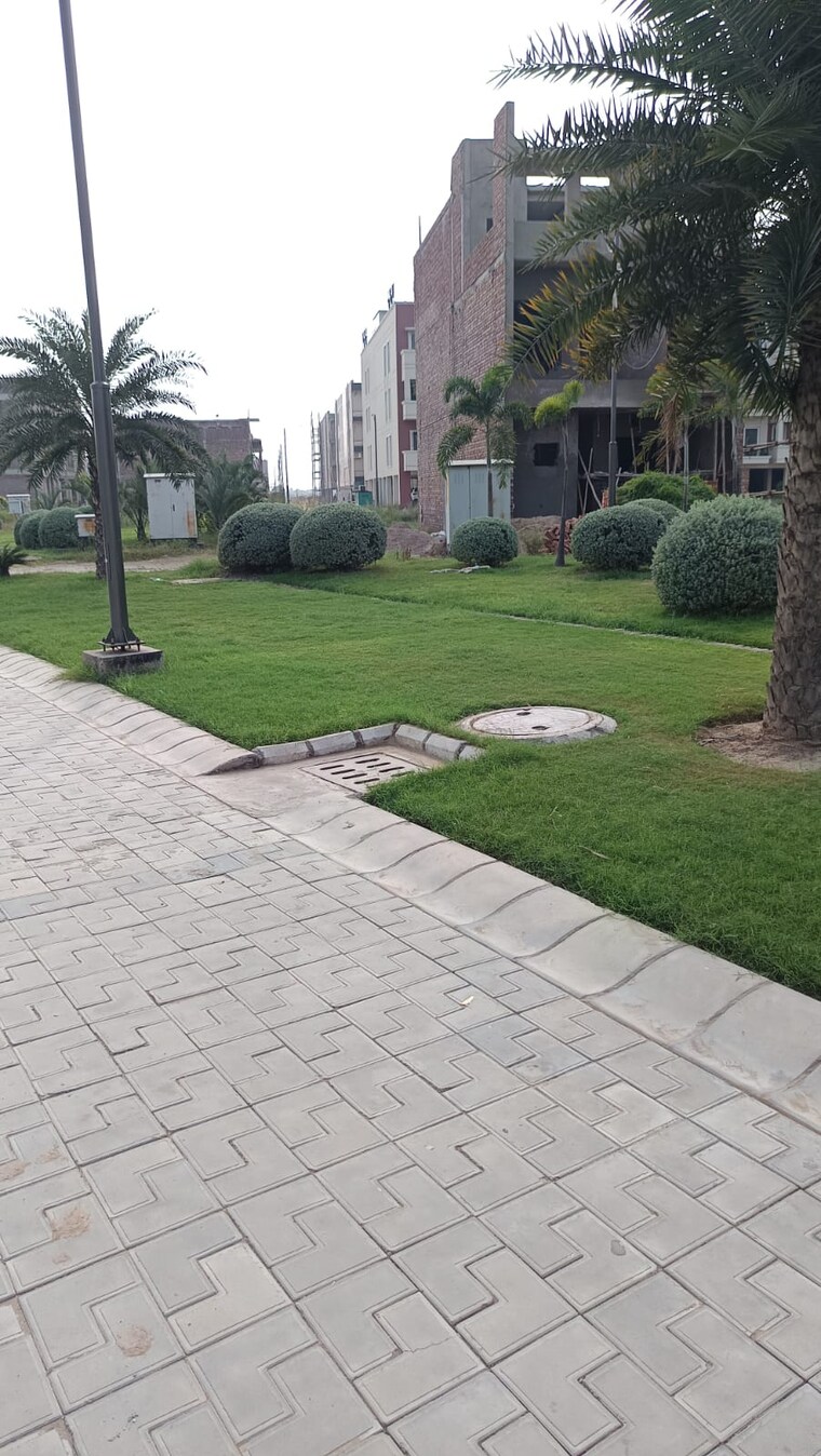 Garden, hlp-palmillas  100 Sq.Ft. Plot In Vip Road Zirakpur 10357160