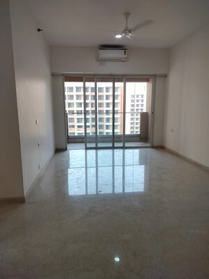 Room in 3 BHK Apartment at Kalpataru Radiance, Goregaon West – for Rent