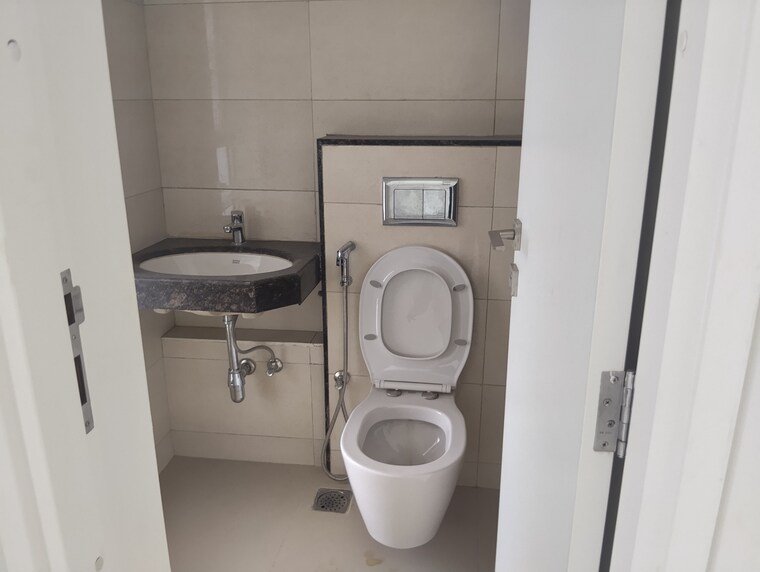 Bathroom, godrej-park-ridge 2 Bedroom 700 Sq.Ft. Apartment In Manjari Pune 10357401