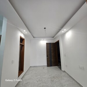 Room in 2 BHK Builder Floor at Saket – for Rent