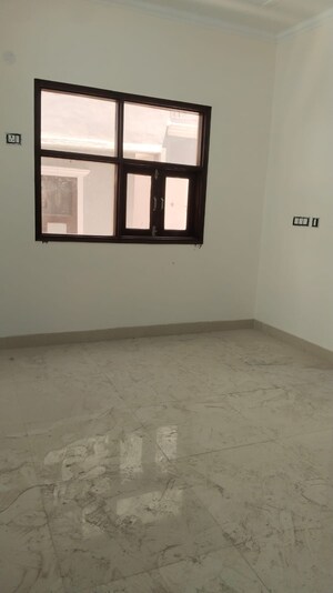 Room in 1 BHK Builder Floor at Saket – for Rent