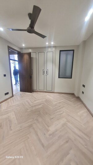 Furnished Amenities in 4 BHK Builder Floor at Sector 46 – for Sale