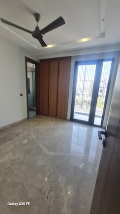 4 BHK + Pooja Room,Servant Room,Extra Room Builder Floor For Sale in Sector 46