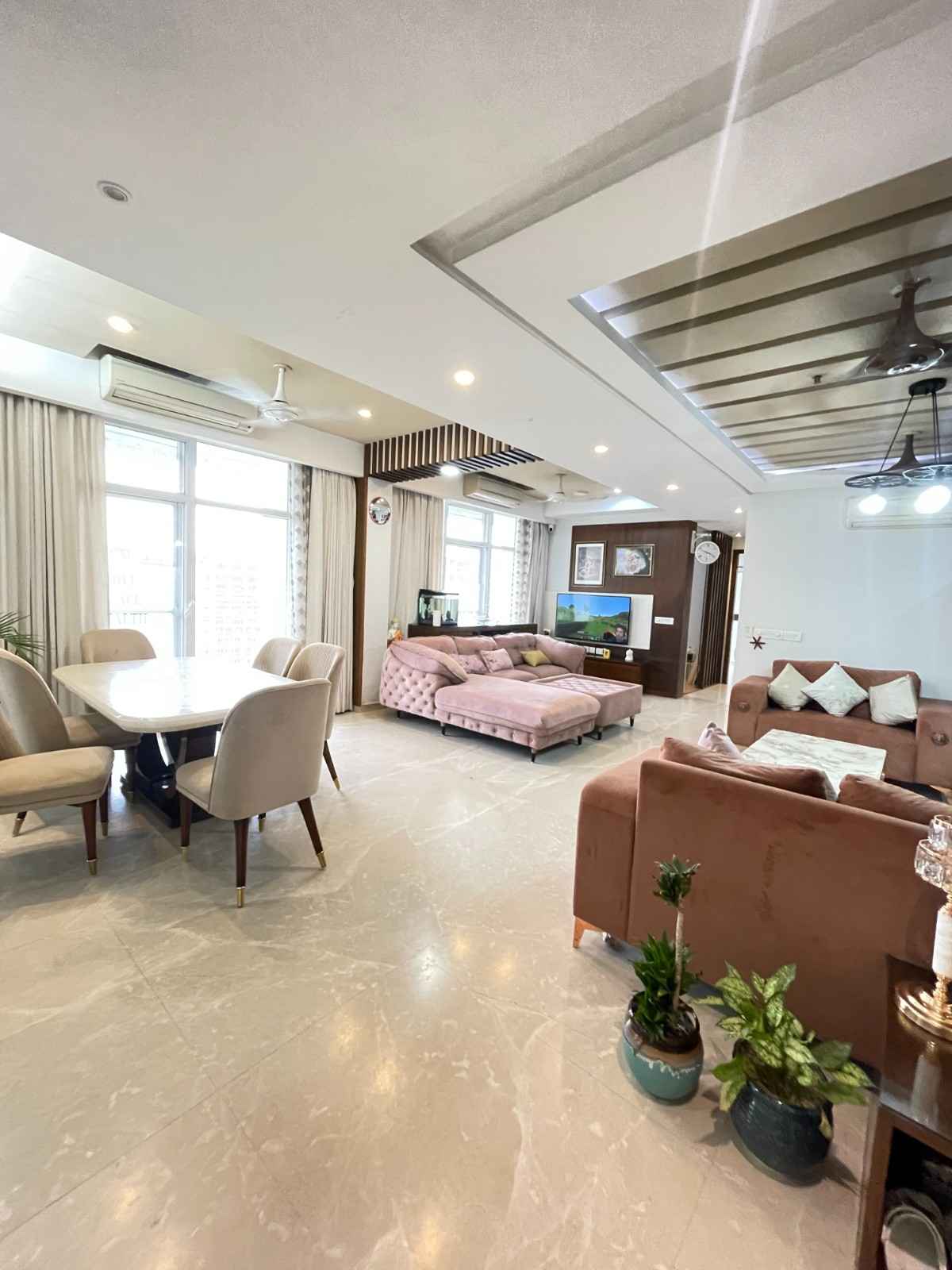 Room in 3 BHK Apartment at Central Park Resorts, Sector 48 – for Sale