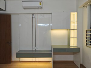 Room in 2 BHK Apartment at Godrej Woods, Sector 43 – for Rent