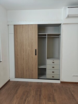 Room in 2 BHK Apartment at Godrej Woods, Sector 43 – for Rent