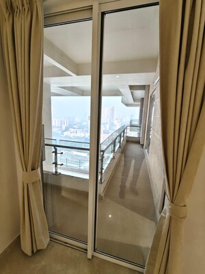 Furnished Amenities in 3 BHK Apartment at Indiabulls Sky, Lower Parel – for Rent