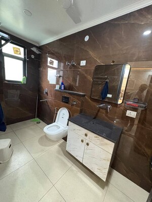 Team Area in 3 BHK Apartment at Saket – for Rent