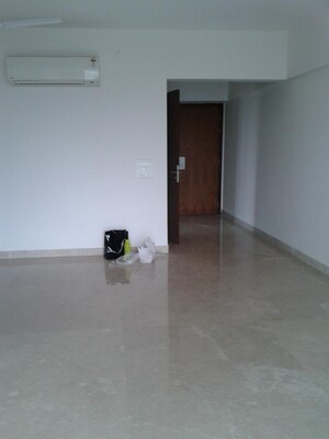 Room in 2 BHK Apartment at DB Woods, Goregaon East – for Rent