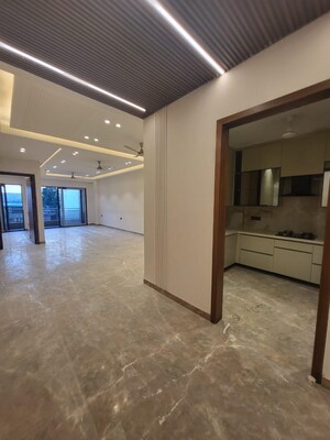 Room in 3 BHK Builder Floor at Greater Kailash I – for Rent