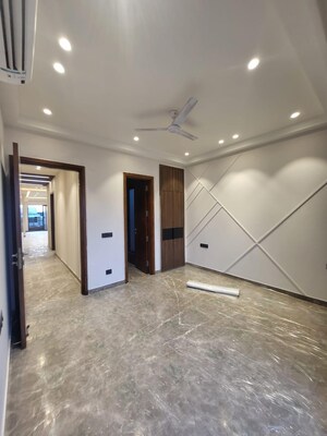 Room in 3 BHK Builder Floor at Greater Kailash I – for Rent