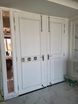 Building Lobby in 4 BHK Builder Floor at Jawahar Nagar – for Sale