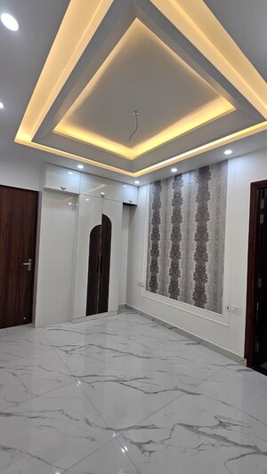 Room in 3 BHK Builder Floor at Puri Kohinoor, Sector 89 – for Sale