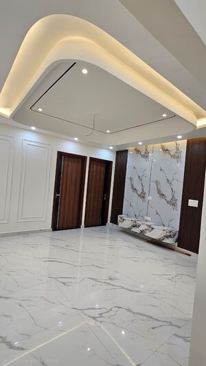 Building Lobby in 3 BHK Builder Floor at Puri Kohinoor, Sector 89 – for Sale