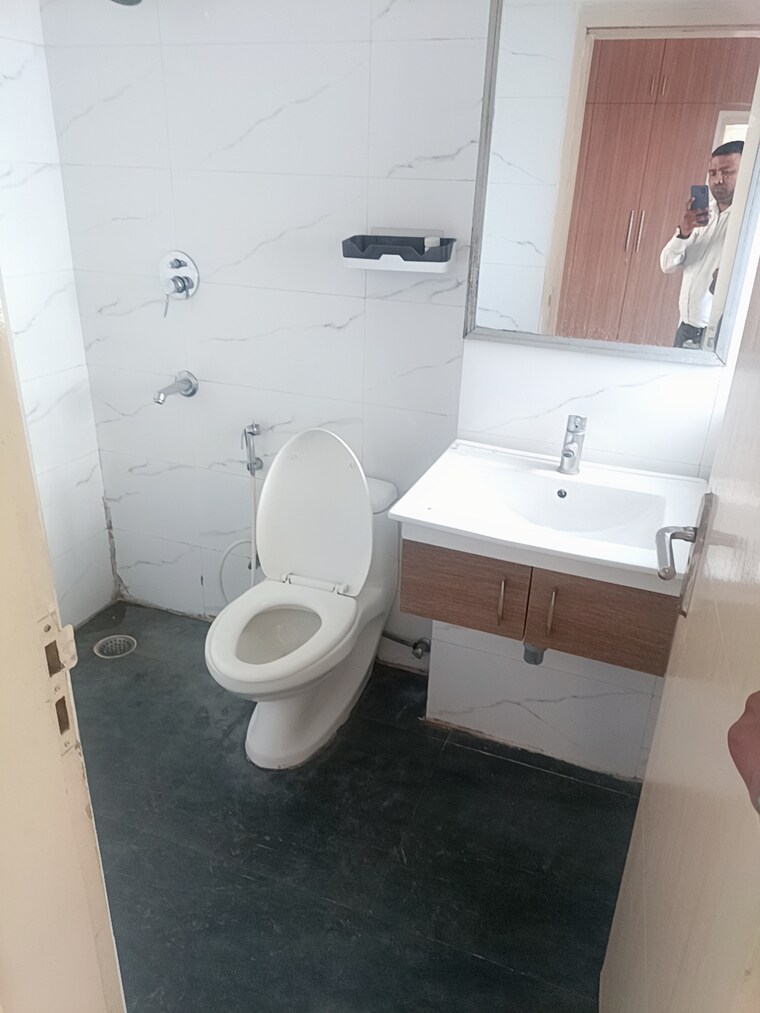 Bathroom, tulip-violet 4 Bedroom 2010 Sq.Ft. Apartment In Sector 69 Gurgaon 10360081
