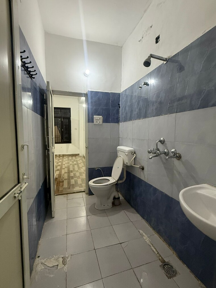Bathroom, preet colony 2 Bedroom 106 Sq.Yd. Builder Floor In Preet Colony Zirakpur 10360126