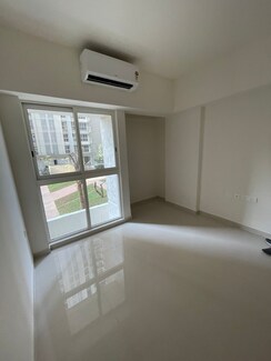 1 BHK + Extra Room Apartment For Rent in Lodha Amara