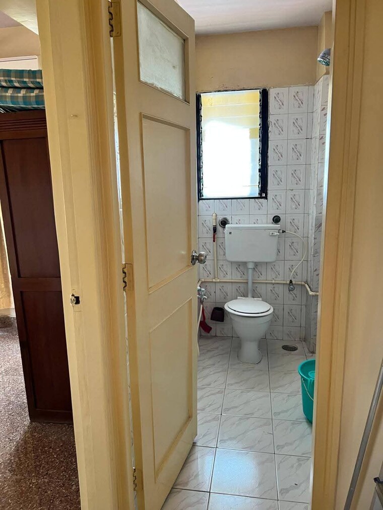 Bathroom, accord-chs-andheri-west 2 Bedroom 800 Sq.Ft. Apartment In Andheri West Mumbai 10360156