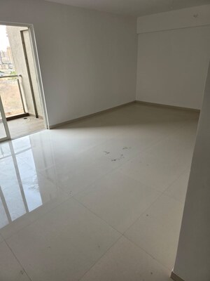 Room in 2 BHK Apartment at Sunshree Gold, Nibm Road – for Rent