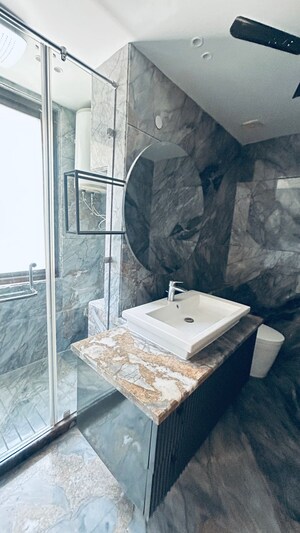 Bathroom in 5 BHK Villa at Safdarjung Development Area – for Sale