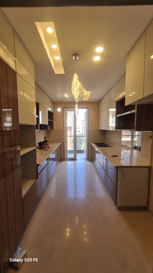 Living Room in 3 BHK Builder Floor at Dlf Phase ii – for Sale