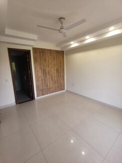 3 BHK + Servant Room Apartment For Sale in Tata Raheja Raisina Residency
