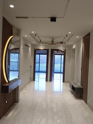 Building Lobby in 3 BHK Builder Floor at Dlf Phase ii – for Sale
