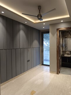 3 BHK + Servant Room,Store Room Builder Floor For Sale in DLF Phase II