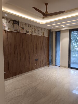 Bedroom in 3 BHK Builder Floor at Dlf Phase ii – for Sale