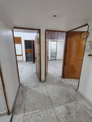 Room in 3 BHK Apartment at Rohini Sector 14 – for Sale