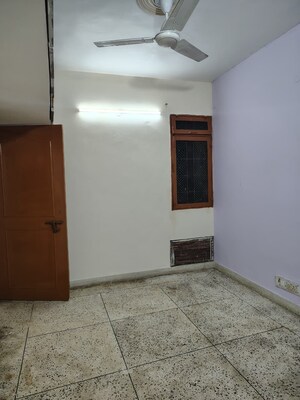 Room in 3 BHK Apartment at Rohini Sector 14 – for Sale