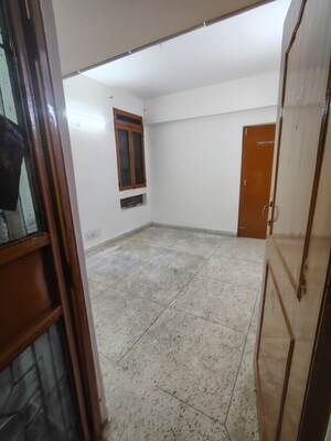 Room in 3 BHK Apartment at Rohini Sector 14 – for Sale