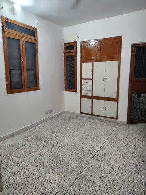 Room in 3 BHK Apartment at Rohini Sector 14 – for Sale
