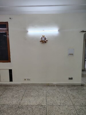 Room in 3 BHK Apartment at Rohini Sector 14 – for Sale