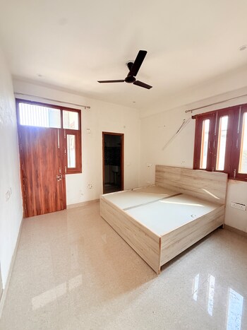 2 BHK Builder Floor for Rent in Sector 105, Noida