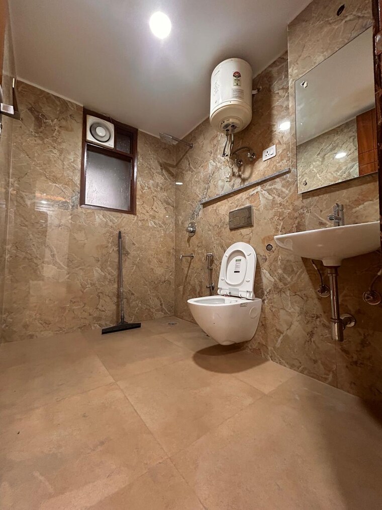 Bathroom, chattarpur 3 Bedroom 1250 Sq.Ft. Builder Floor In Chattarpur Delhi 10362923