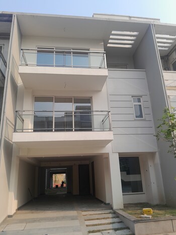 Godrej Golf Link Villas