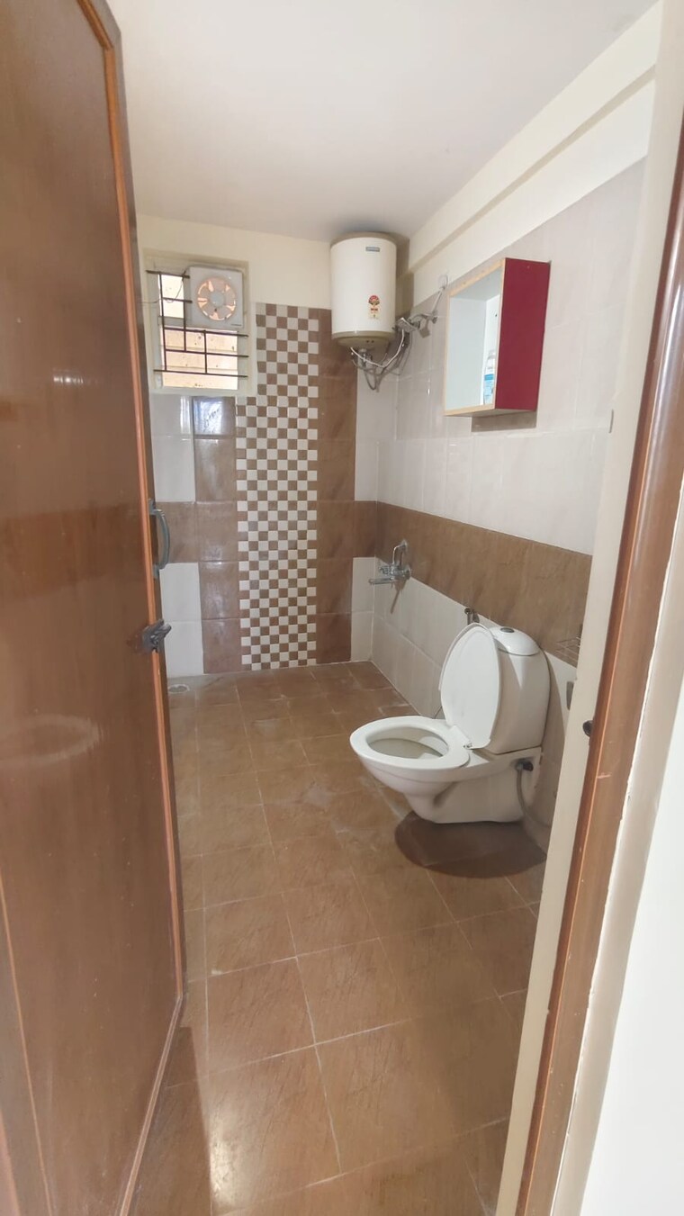 Bathroom, shirdi-sai-concord-heights 3 Bedroom 1500 Sq.Ft. Apartment In Tirumanahalli Bangalore 10364559