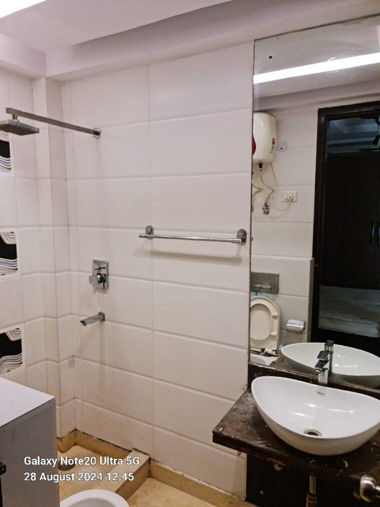 Bathroom, jawahar nagar 3 Bedroom 1250 Sq.Ft. Apartment In Jawahar Nagar Delhi 10364530