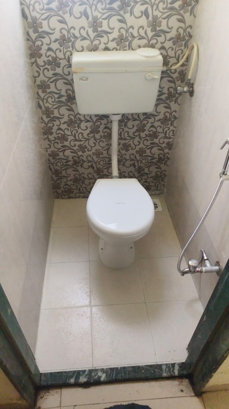 Bathroom, amar-chs-erandwane 1 RK 450 Sq.Ft. Apartment In Erandwane Pune 10364582