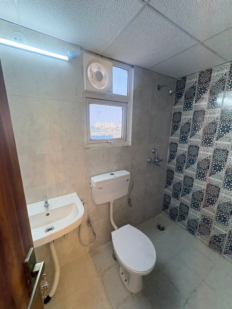 Bathroom, signature-the-millennia-3 2 Bedroom 1000 Sq.Ft. Apartment In Sector 37d Gurgaon 10364592