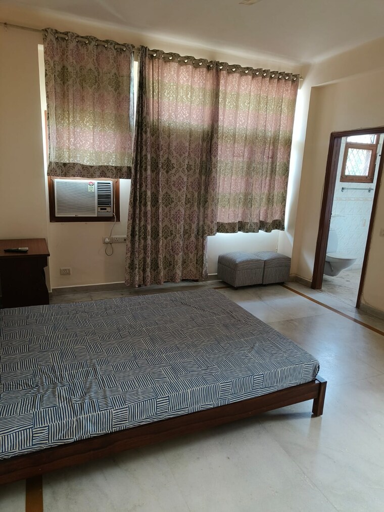 Bedroom, dlf phase i 2 Bedroom 500 Sq.Yd. Builder Floor In Dlf Phase I Gurgaon 10365268